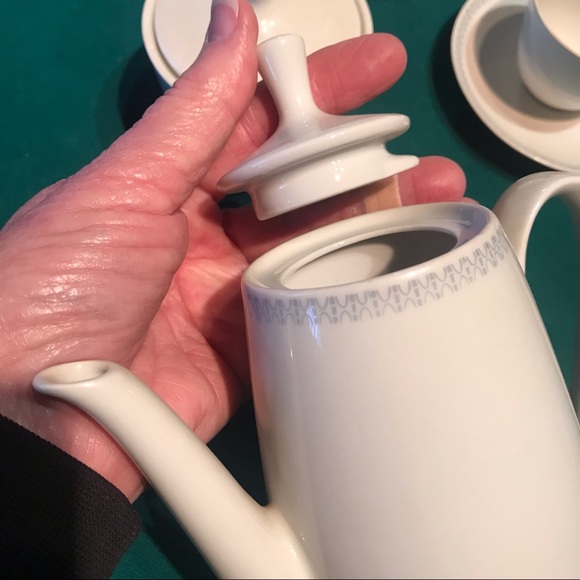 22pc Coffee/Tea Set w/a delicate blue trim design is made in Germany by Colditz - Picture 8 of 11